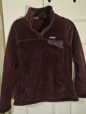 Patagonia Women's Plush Fleece Pullover in Plum